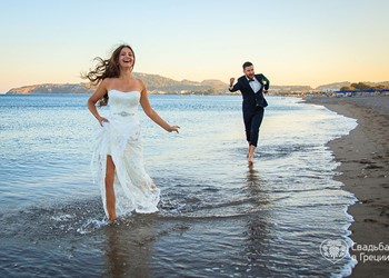 Svetlana's and Andrey's full of fun beach wedding ceremony 