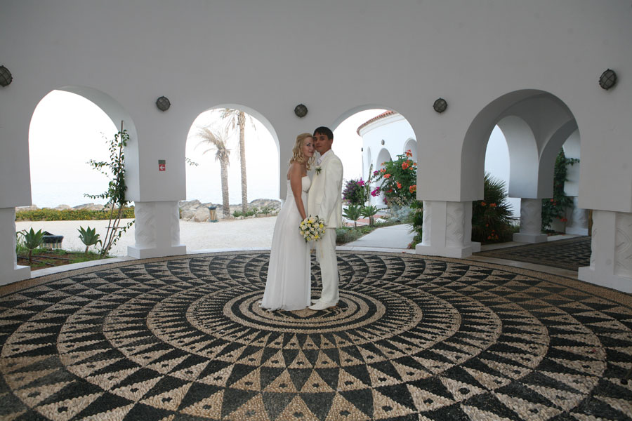 Striking white wedding ceremony of Irina and Igor