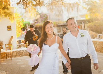 Wedding at a vineyard on Crete
