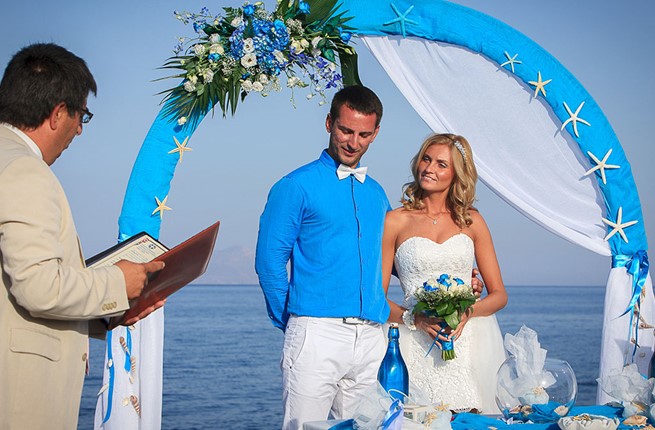 A civil wedding on the island of Santorini