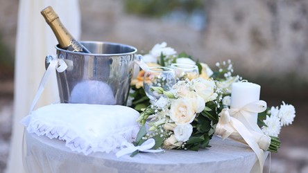 A civil wedding in Lagonissi