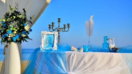 A wedding on a yacht on the island of Crete