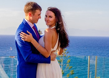 Anastasia's and Nikolay's ceremony in sea-inspired style on Rhodes
